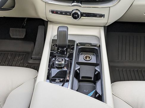 New 2025 Volvo XC60 T8 Plus w/ Climate Package AWD/4WD image 19