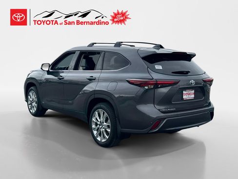 New 2025 Toyota Highlander Limited image 3