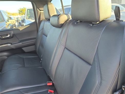 Used 2020 Toyota Tacoma TRD Off-Road image 11