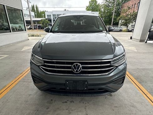 Used 2022 Volkswagen Tiguan SE AWD/4WD image 2