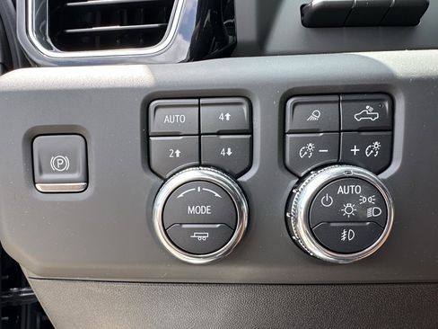 New 2025 GMC Sierra 2500 Denali w/ Denali Reserve Package image 17