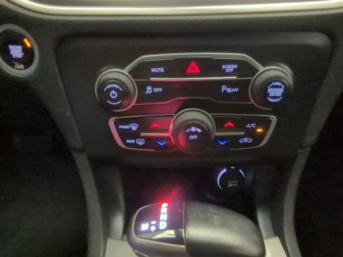 Used 2022 Dodge Charger SXT RWD image 17