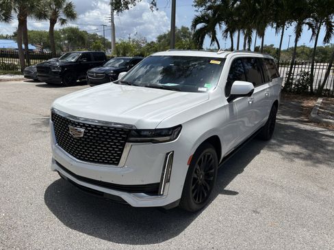Used 2024 Cadillac Escalade ESV Premium Luxury w/ Performance Package AWD/4WD image 3