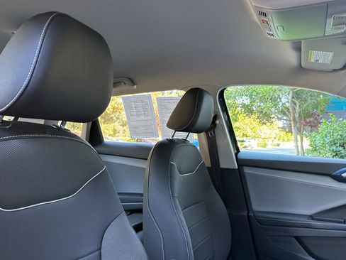 Used 2024 Volkswagen Taos SE image 19