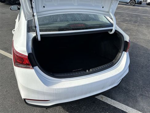 Used 2018 Hyundai Accent SE image 18