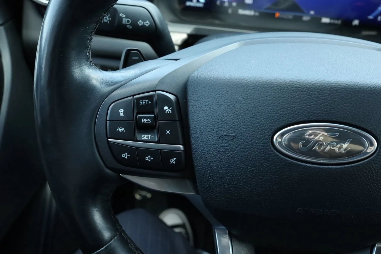 Used 2020 Ford Explorer Platinum w/ Premium Technology Package AWD/4WD image 25