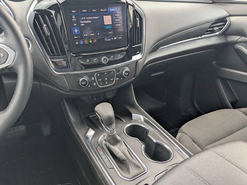 Used 2023 Chevrolet Traverse LT FWD image 25