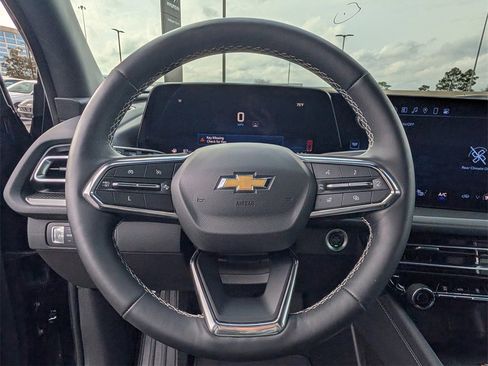 Used 2024 Chevrolet Traverse LT image 10