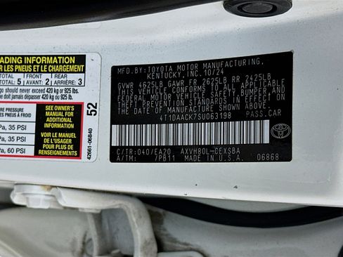 Used 2025 Toyota Camry SE FWD image 12