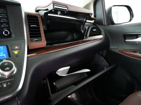 Used 2018 Toyota Sienna Limited Premium image 52