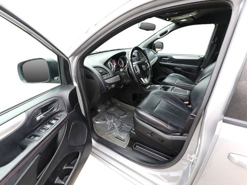 Used 2017 Dodge Grand Caravan GT FWD image 12