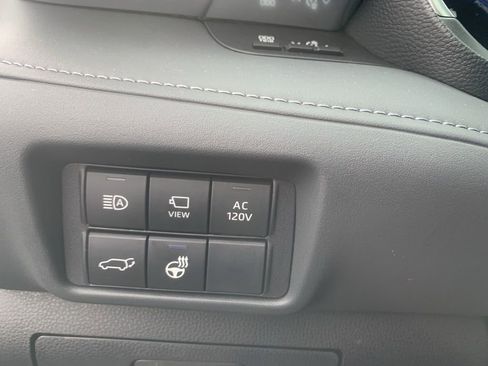 Used 2025 Toyota Highlander Platinum image 19