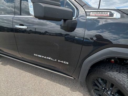 Used 2023 GMC Sierra 2500 Denali w/ Denali Black Diamond Edition AWD/4WD image 19