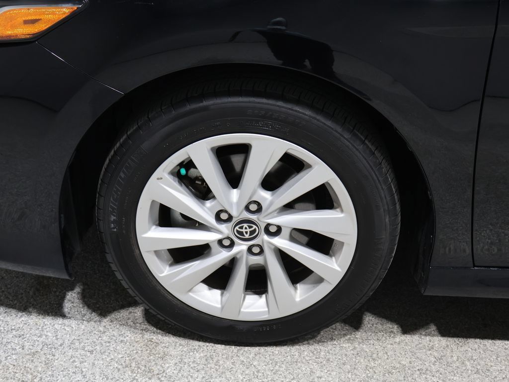 Used 2022 Toyota Camry LE AWD/4WD image 8