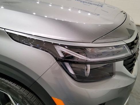 Used 2024 Kia Seltos EX image 8