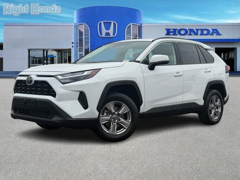Used 2025 Toyota RAV4 XLE image 2