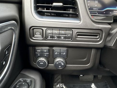 Used 2022 Chevrolet Tahoe Z71 w/ Luxury Package AWD/4WD image 22