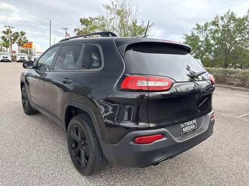 Used 2016 Jeep Cherokee Sport image 6