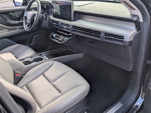 Used 2024 Lincoln Corsair FWD image 17