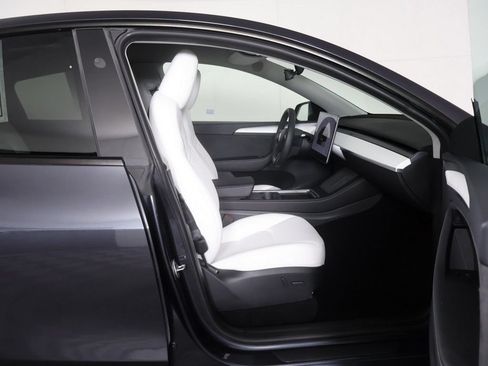 Used 2024 Tesla Model Y Long Range AWD/4WD image 33
