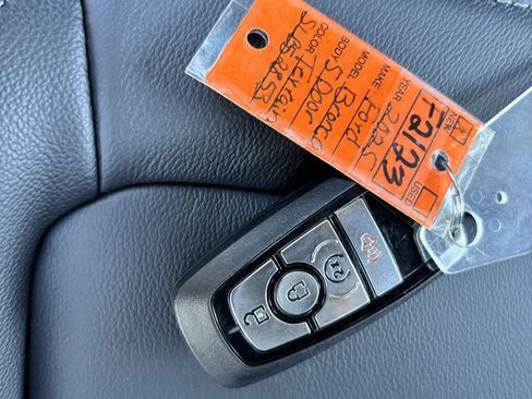 New 2025 Ford Bronco Outer Banks w/ Sasquatch Package image 25