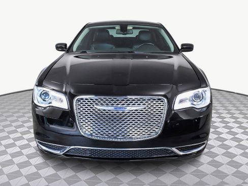 Used 2019 Chrysler 300 Touring L w/ Quick Order Package 22F image 2