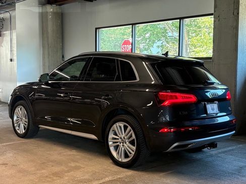Used 2018 Audi Q5 2.0T Premium Plus w/ Premium Plus Package AWD/4WD image 3