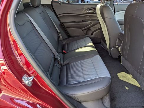 Used 2025 Chevrolet Trax LT w/ LT Convenience Package image 28