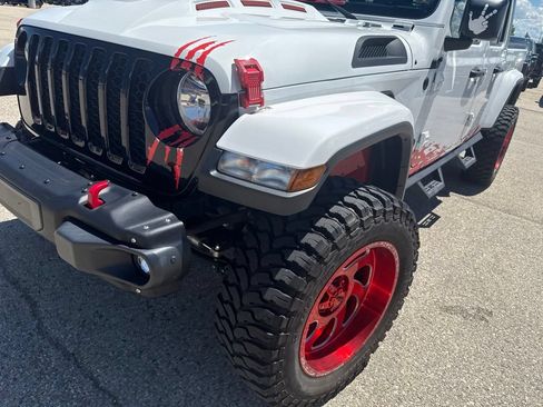 Used 2021 Jeep Gladiator Sport AWD/4WD image 9