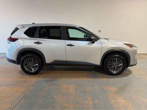 Used 2024 Nissan Rogue S AWD/4WD image 6