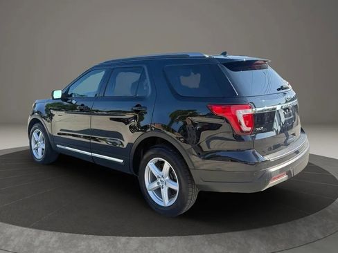 Used 2019 Ford Explorer XLT w/ Equipment Group 202A FWD image 4