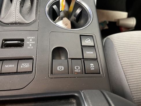 Used 2024 Toyota Highlander XLE image 31