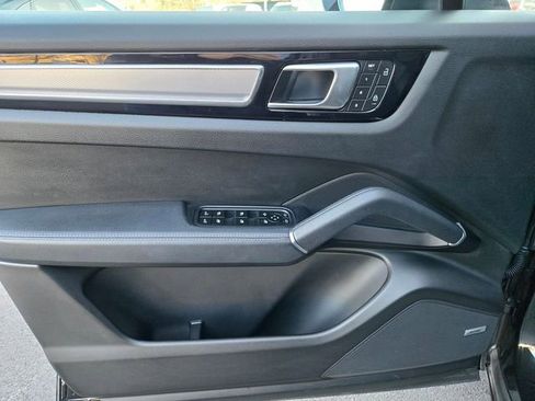 Used 2023 Porsche Cayenne Platinum Edition image 17