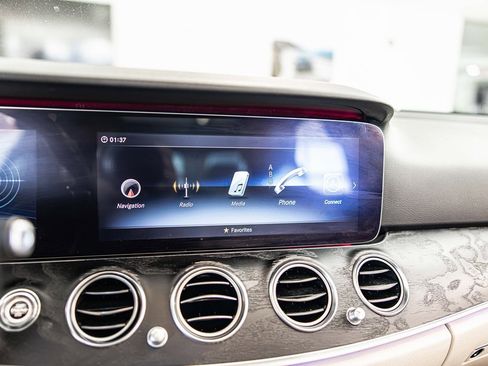 Used 2018 Mercedes-Benz E 400 E 400 image 27