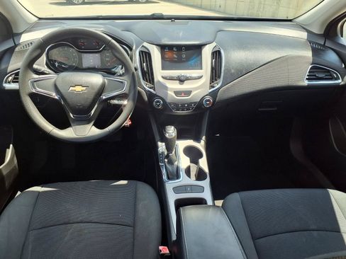 Used 2017 Chevrolet Cruze LS FWD image 10