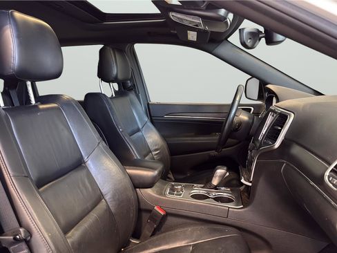 Used 2018 Jeep Grand Cherokee Limited image 15