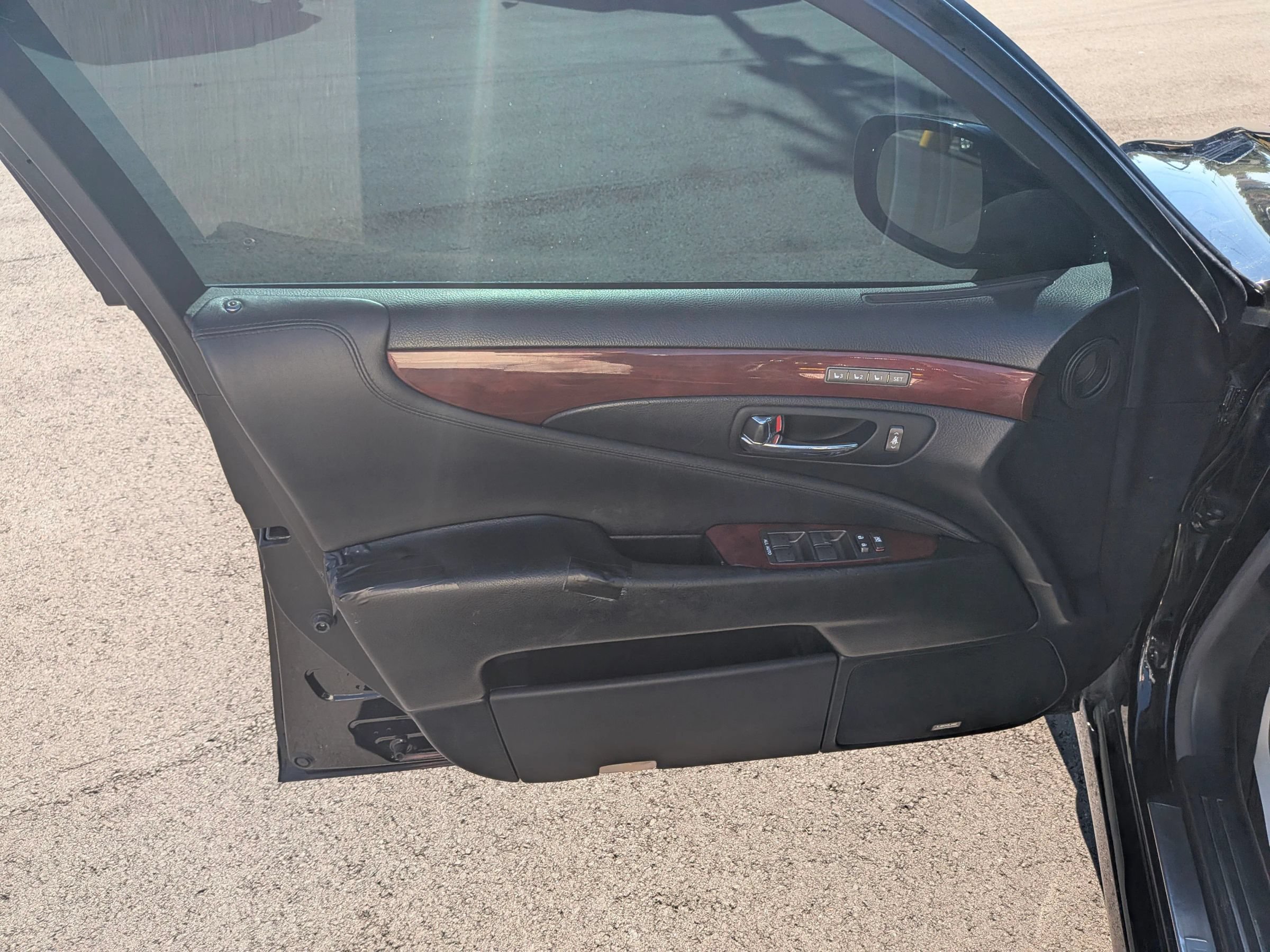 Used 2012 Lexus LS 460 AWD w/ Comfort Pkg image 13