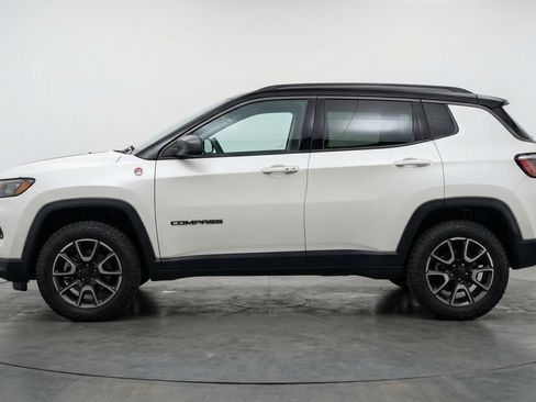 Used 2025 Jeep Compass Trailhawk AWD/4WD image 5