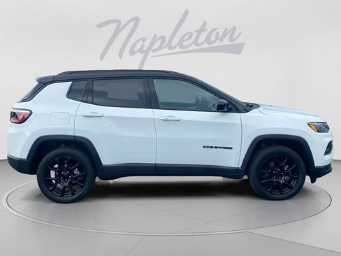 Used 2022 Jeep Compass Latitude w/ Convenience Group AWD/4WD image 7