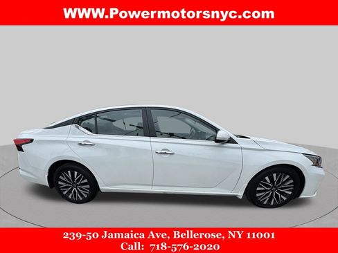 Used 2024 Nissan Altima 2.5 SV w/ SV Premium Package FWD image 4