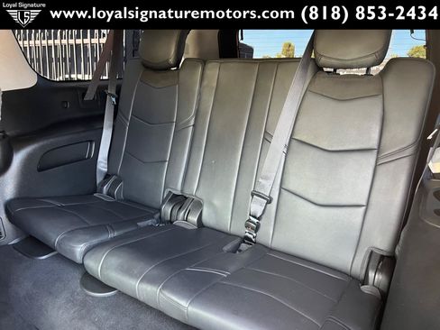 Used 2018 Cadillac Escalade ESV Luxury RWD image 15