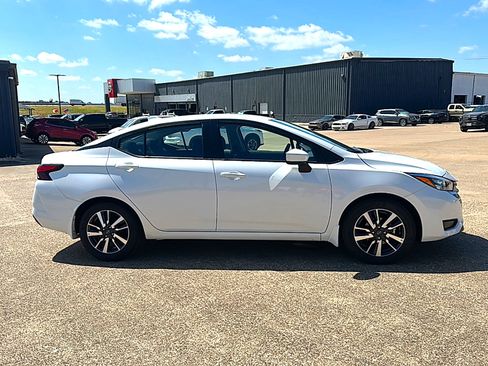 Used 2025 Nissan Versa SV w/ Trunk Package FWD image 9