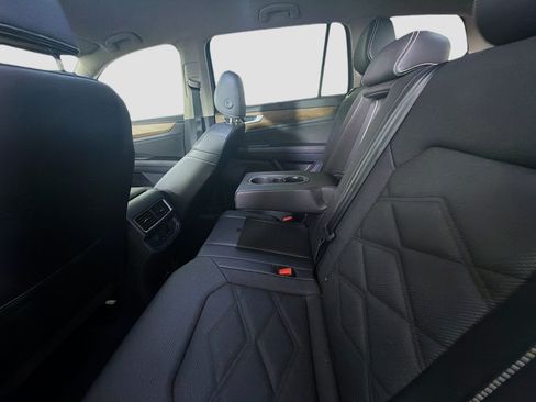 Used 2025 Volkswagen Atlas SE AWD/4WD image 26