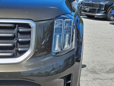 Used 2025 Kia Telluride S image 11