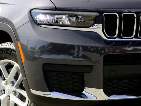 New 2025 Jeep Grand Cherokee L Laredo image 3