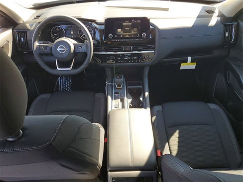 New 2025 Nissan Pathfinder SV w/ SV Premium Package image 7