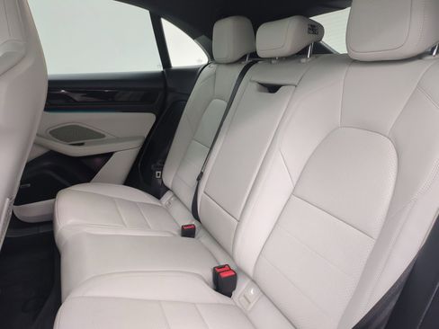 Certified 2025 Porsche Macan 4 Electric AWD/4WD image 22