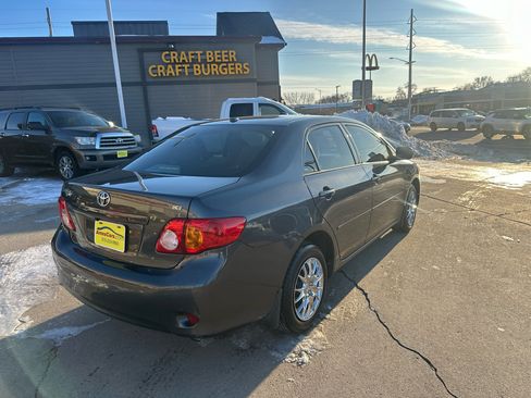 Used 2010 Toyota Corolla LE image 3