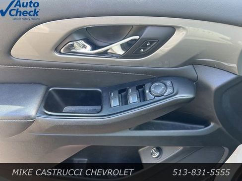 Used 2023 Chevrolet Traverse LT FWD image 10