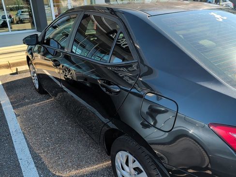 Used 2019 Toyota Corolla LE image 8